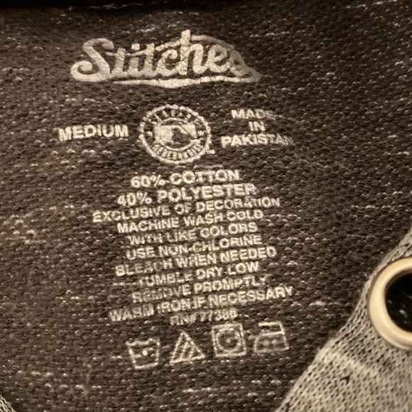 Pittsburgh Pirates Hoodie made by Stitches size Medium - Picture 7 of 7